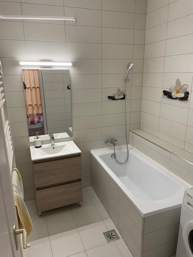 Pingvin Cukrászda Apartman Balatonmáriafürdő Esterno foto