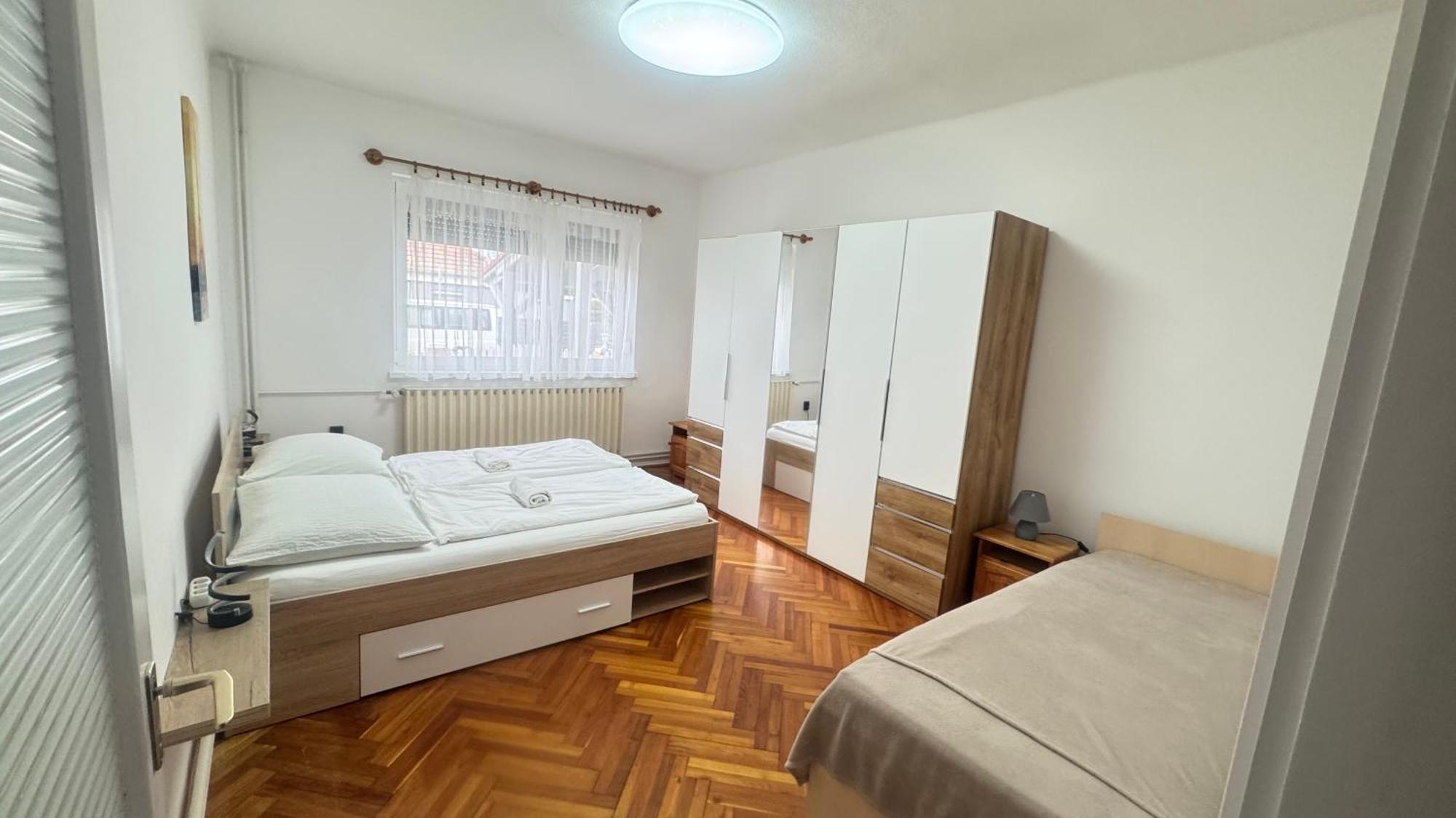 Pingvin Cukrászda Apartman Balatonmáriafürdő Esterno foto