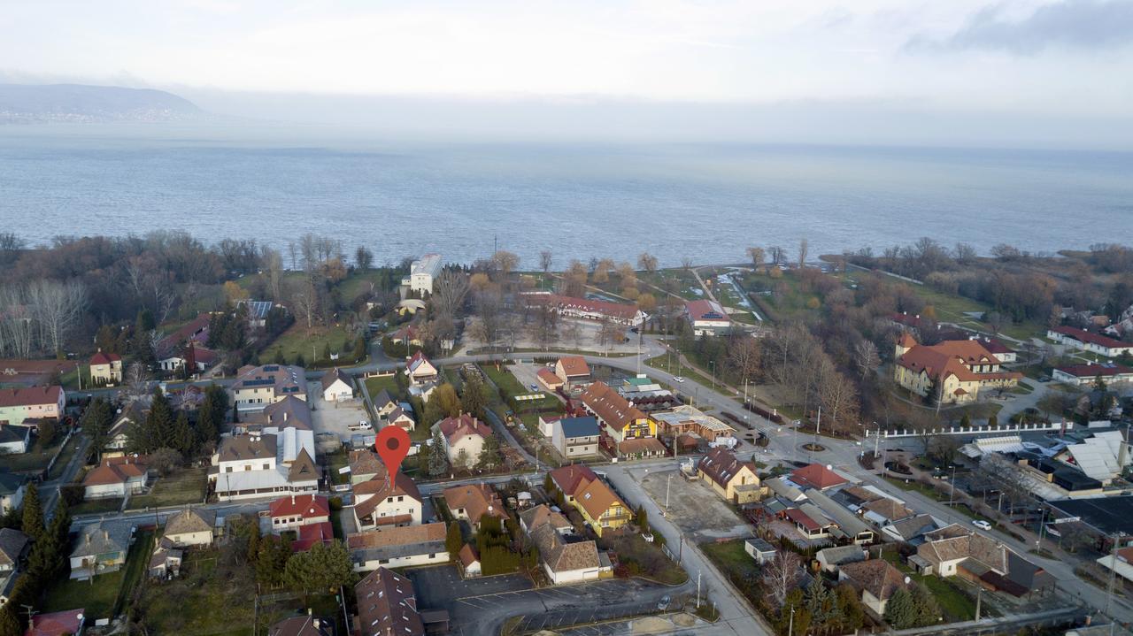 Pingvin Cukrászda Apartman Balatonmáriafürdő Esterno foto